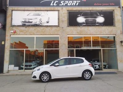 Usado Peugeot 208 Active 82 CV (60 kW) 2019 Blanco Utilitario