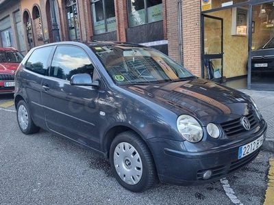 Usado VW Polo Highline 75 CV (55 kW) 2002 Gris / plata Berlina