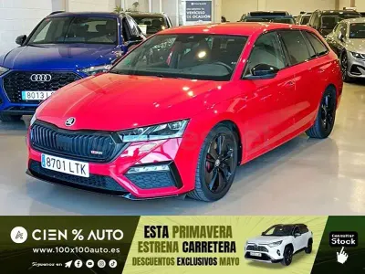 Begagnad Skoda Octavia RS 245 HK (180 kW) 2021 Röd Kombi