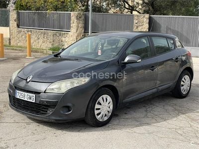 Usado Renault Mégane II Dynamique 110 CV (80 kW) 2008 Gris / plata Berlina