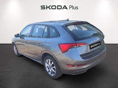 Usado Skoda Scala Active 110 CV (80 kW) 2022 Gris Utilitario