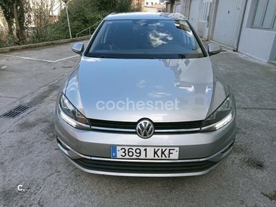 Usado VW Golf VII Advance 125 CV (91 kW) 2018 Gris / plata Berlina