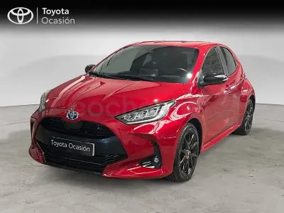 Usado Toyota Yaris Hybrid Style 116 CV (85 kW) 2022 Rojo Berlina