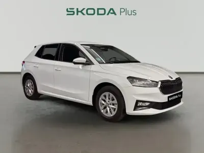 Usado Skoda Fabia Selection 95 CV (69 kW) 2024 Blanco Berlina