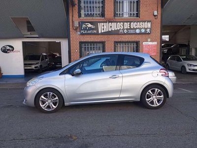 Usado Peugeot 208 Allure 92 CV (67 kW) 2012 Gris Utilitario