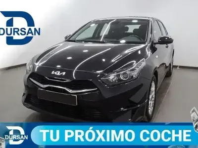 Usado Kia Ceed 120 CV (88 kW) 2023 Negro Utilitario