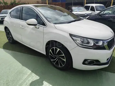 Usado DS Automobiles DS4 Design 131 CV (96 kW) 2015 Blanco Berlina