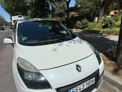 Usado Renault Scenic E-Tech Dynamique 110 CV (80 kW) 2011 Blanco Monovolumen