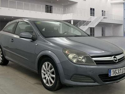 Usado Opel Astra GTC Enjoy 90 CV (66 kW) 2006 Gris Utilitario