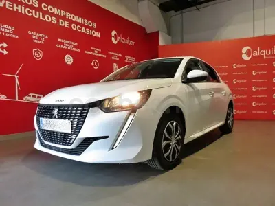 Usado Peugeot 208 Active 100 CV (73 kW) 2021 Blanco Utilitario