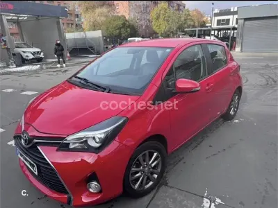 Usado Toyota Yaris Active 99 CV (72 kW) 2015 Rojo Utilitario