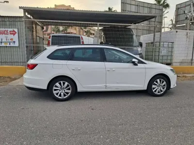 Usado Seat Leon ST 4Drive 105 CV (77 kW) 2016 Blanco Familiar