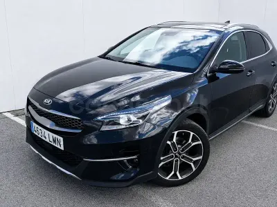Usado Kia XCeed 136 HP (100 kW) 2021 Preto SUV