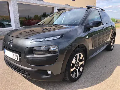 Usado Citroën C4 Cactus Feel 100 CV (73 kW) 2015 Gris / plata Utilitario