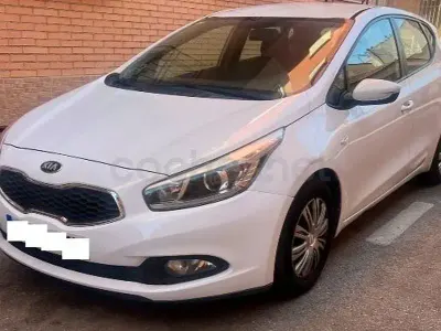 Usado Kia Ceed GT 90 CV (66 kW) 2014 Blanco Berlina