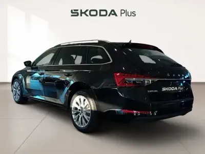 Usado Skoda Superb Style 150 CV (110 kW) 2023 Negro Familiar