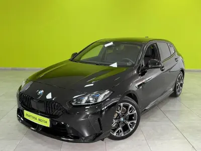 Begagnad BMW 120 M Sport 170 HK (125 kW) 2025 Svart Halvkombi