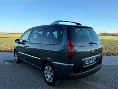 Usado Peugeot 807 Premium 136 CV (100 kW) 2010 Negro Monovolumen