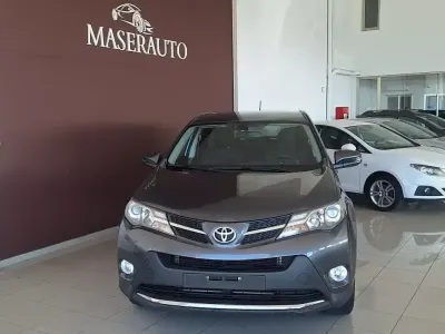 Usado Toyota RAV4 Advance 124 CV (91 kW) 2015 Gris SUV