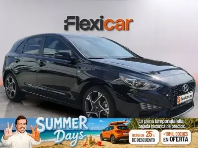 Usado Hyundai i30 N Line 120 CV (88 kW) 2023 Negro Berlina