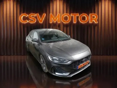 Usado Ford Focus ST-Line X 155 CV (114 kW) 2025 Gris Utilitario
