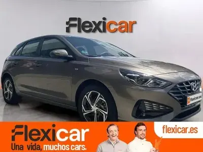 Usado Hyundai i30 110 CV (80 kW) 2023 Marrón Berlina