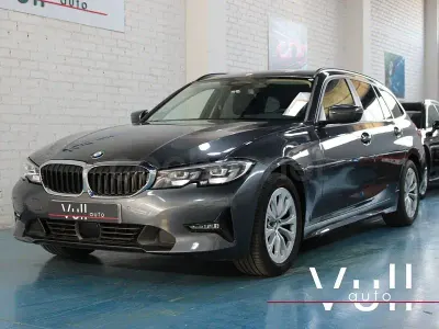 Usado BMW 320 Advantage 190 CV (139 kW) 2021 Gris / plata Familiar