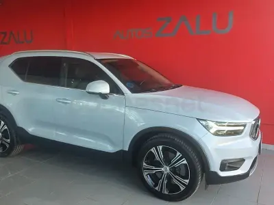 Usado Volvo XC40 Inscription 262 CV (192 kW) 2021 Gris / plata SUV