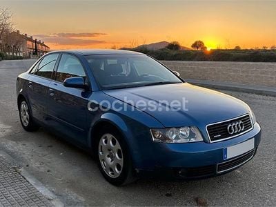 Usado Audi A4 180 CV (132 kW) 2001 Azul Berlina