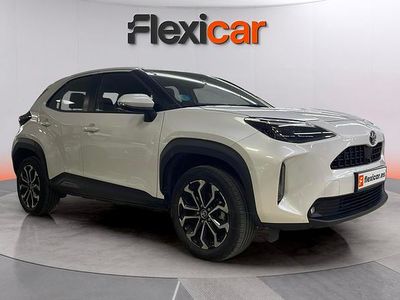 Usado Toyota Yaris Hybrid Active 116 CV (85 kW) 2022 Blanco