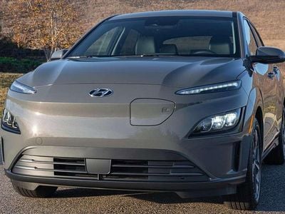 Rojo Usado 2024 Hyundai Kona Style SUV | 22.990 € (Buen precio)