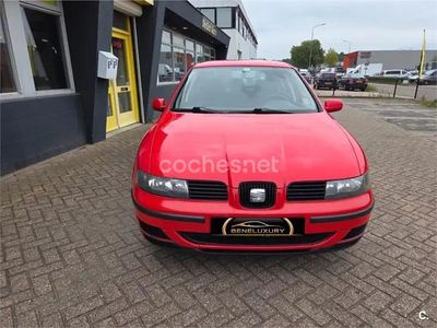 Usado Seat Leon Stella 105 CV (77 kW) 2003 Rojo Utilitario