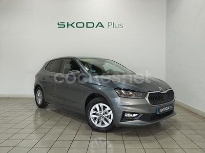 Usado Skoda Fabia Selection 95 CV (69 kW) 2025 Gris Berlina