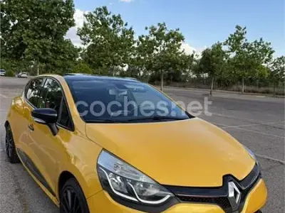 Usado Renault Clio IV 200 CV (147 kW) 2013 Amarillo Berlina