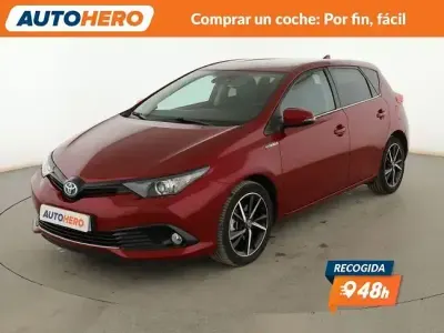 Usado Toyota Auris Hybrid Advance 136 CV (100 kW) 2018 Rojo Berlina