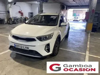 Usado Kia Stonic 100 CV (73 kW) 2022 Blanco SUV