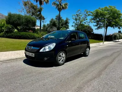 Usado Opel Corsa Cosmo 86 CV (63 kW) 2010 Negro Utilitario