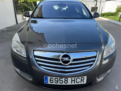 Usado Opel Insignia Edition 130 CV (95 kW) 2011 Gris / plata Berlina
