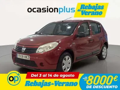 Usado Dacia Sandero Ambiance 75 CV (55 kW) 2012 Rojo Utilitario