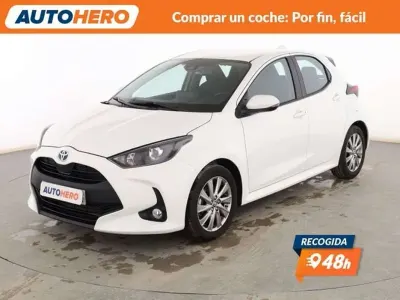 Käytetty Toyota Yaris Hybrid Active 116 HP (85 kW) 2023 Valkoinen Sedan