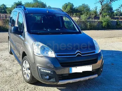 Usado Citroën Berlingo Feel 110 CV (80 kW) 2016 Marrón Monovolumen