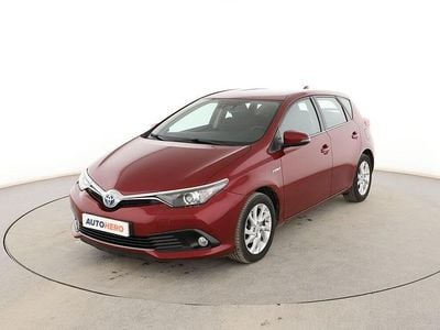 Usado Toyota Auris Hybrid Active 140 CV (102 kW) 2018 Rojo Berlina