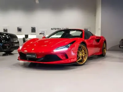 Begagnad Ferrari F8 711 HK (522 kW) 2022 Röd Cab