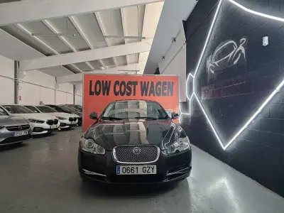 Usado Jaguar XF Premium Luxury 240 CV (176 kW) 2010 Gris / plata Berlina