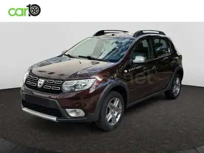 Usado Dacia Sandero Essentiel 90 CV (66 kW) 2018 Gris / plata Berlina