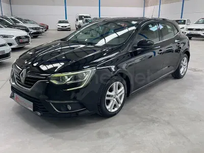 Usado Renault Mégane IV Business 95 CV (69 kW) 2019 Negro Berlina