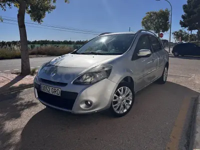 Usado Renault Clio GrandTour Exception 110 CV (80 kW) 2009 Gris / plata Familiar