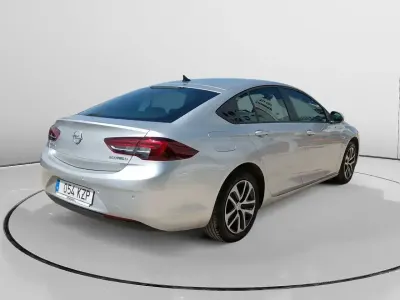 Usado Opel Insignia Selective 110 CV (80 kW) 2019 Gris Berlina
