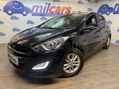 Usado Hyundai i30 135 CV (99 kW) 2015 Negro Berlina