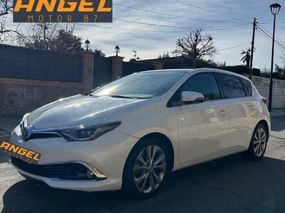Usado Toyota Auris Hybrid Advance 136 CV (100 kW) 2016 Blanco Berlina